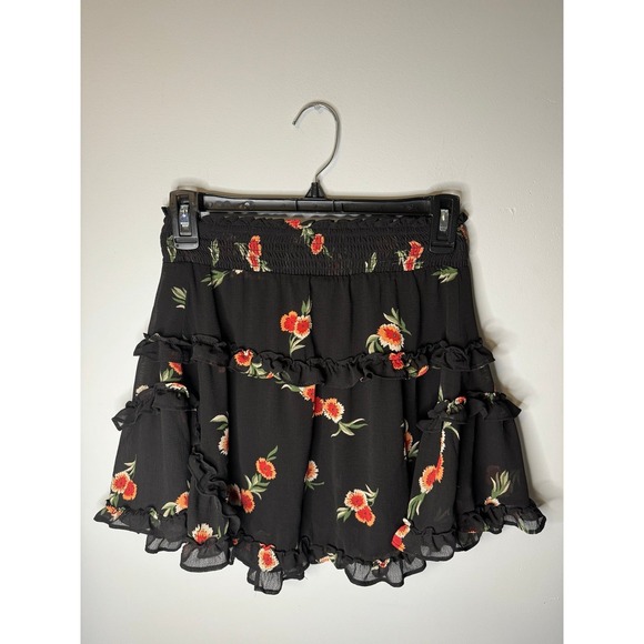 Urban‎ Outfitters Black Floral Skirt - Picture 2 of 5